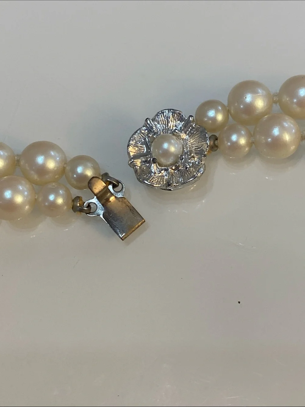 Japan Classic Cream Pearl Three-Strand Necklace with Decorative Clasp